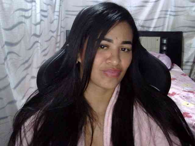 Letty33 webcam