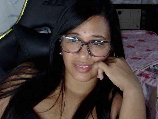 Letty33 webcam