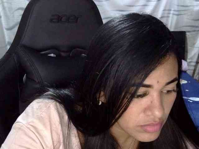 Letty33 webcam