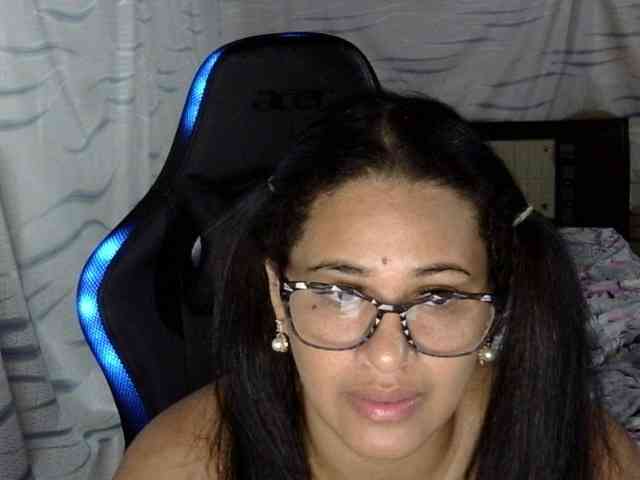 Letty33 webcam