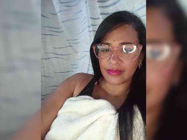 Letty33 webcam