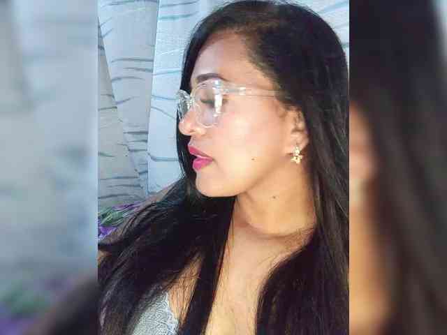 Letty33 webcam