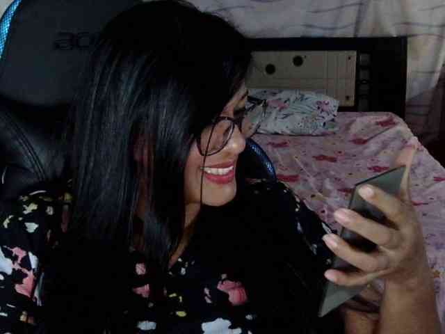 Letty33 webcam