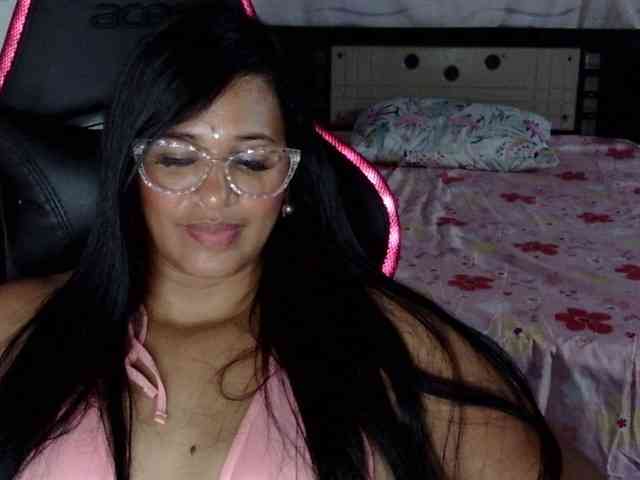 Letty33 webcam