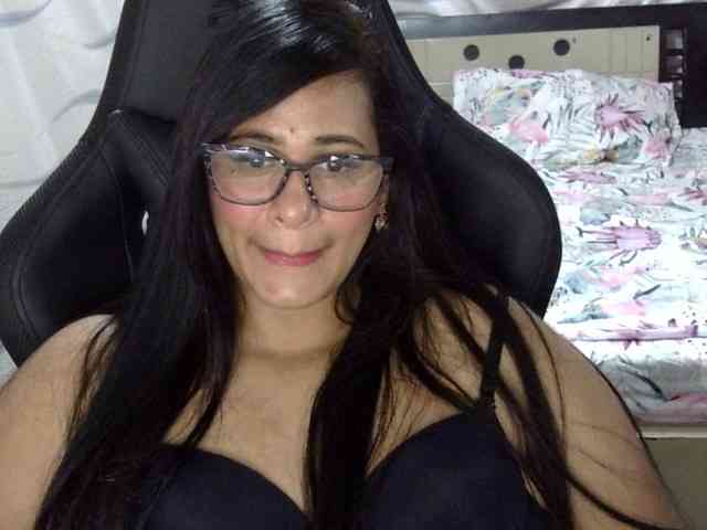 Letty33 webcam