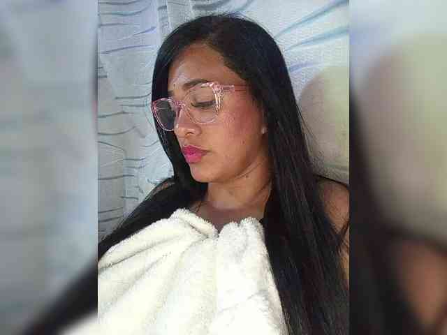 Letty33 webcam