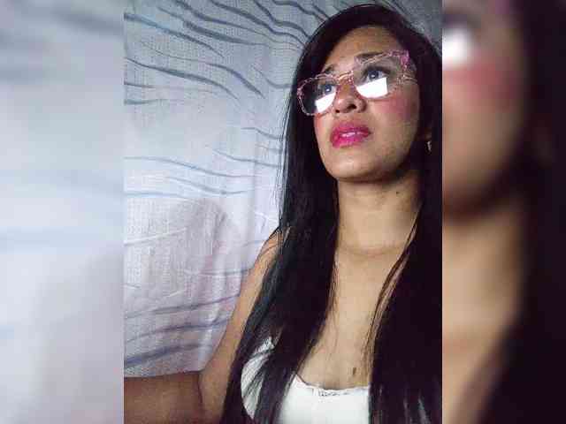 Letty33 webcam
