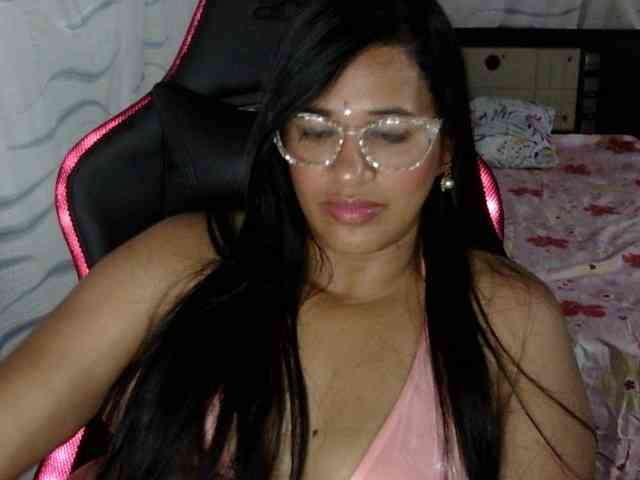 Letty33 webcam