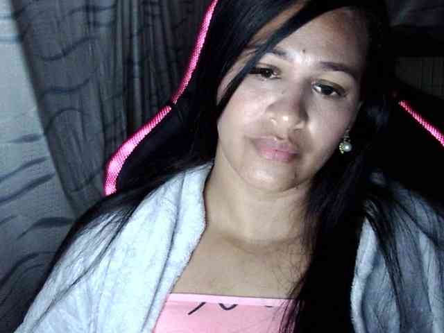 Letty33 webcam