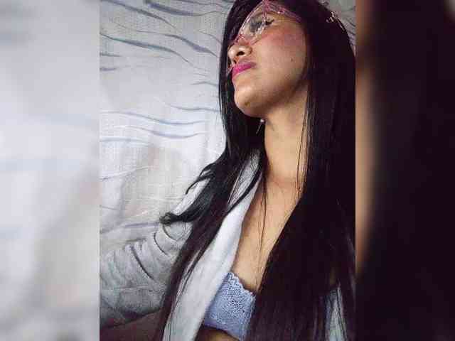 Letty33 webcam