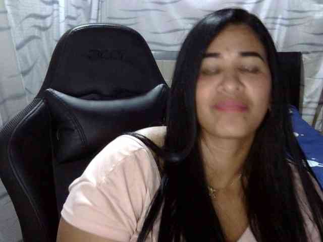 Letty33 webcam