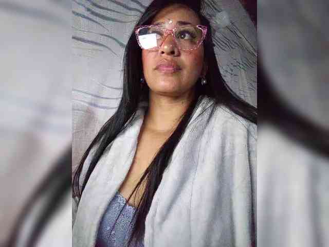 Letty33 webcam