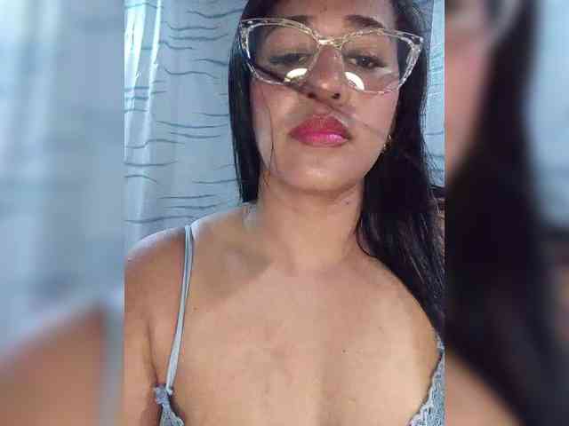Letty33 webcam