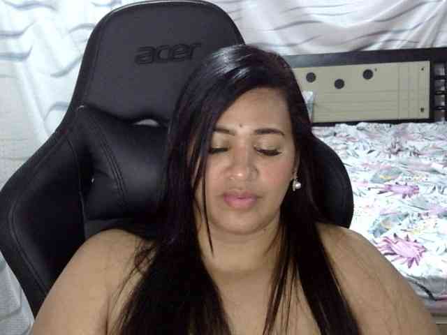 Letty33 webcam