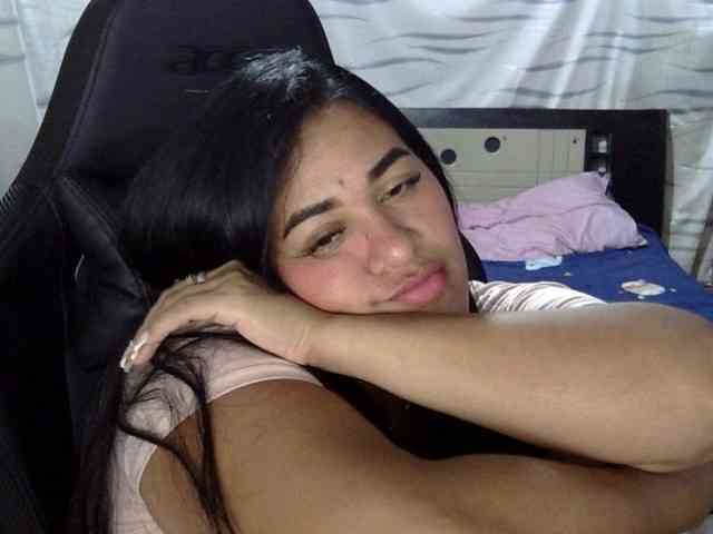 Letty33 webcam