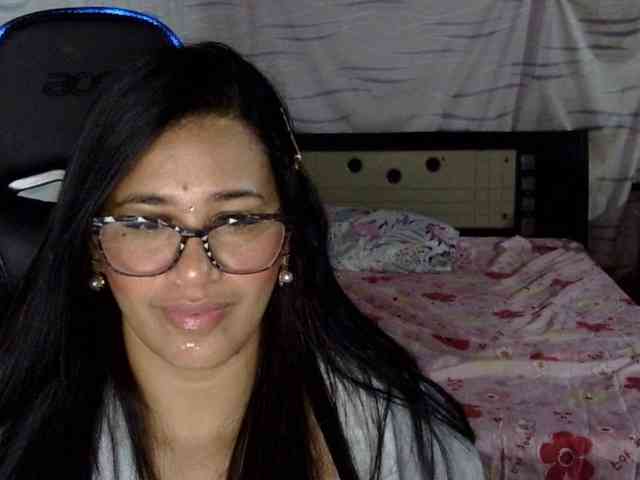 Letty33 webcam