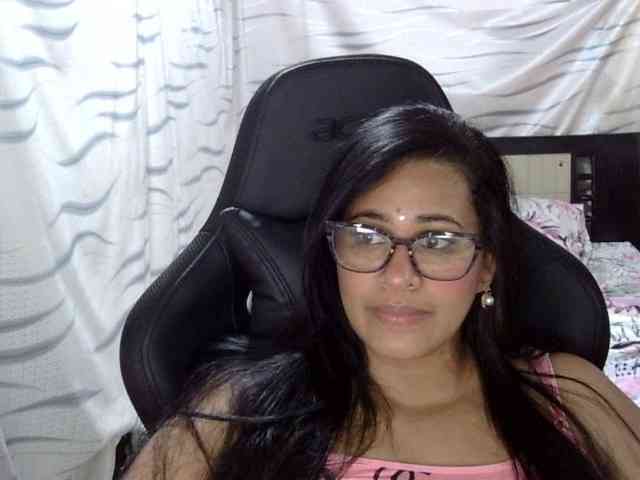 Letty33 webcam