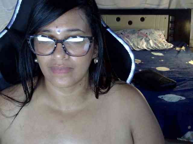 Letty33 webcam