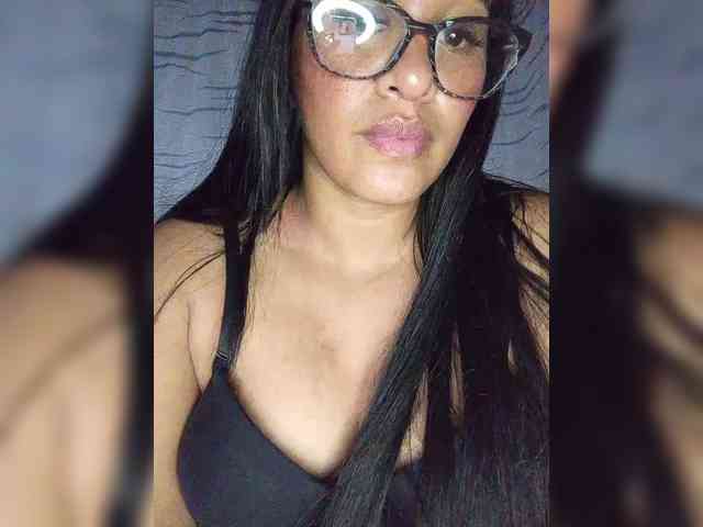 Letty33 webcam