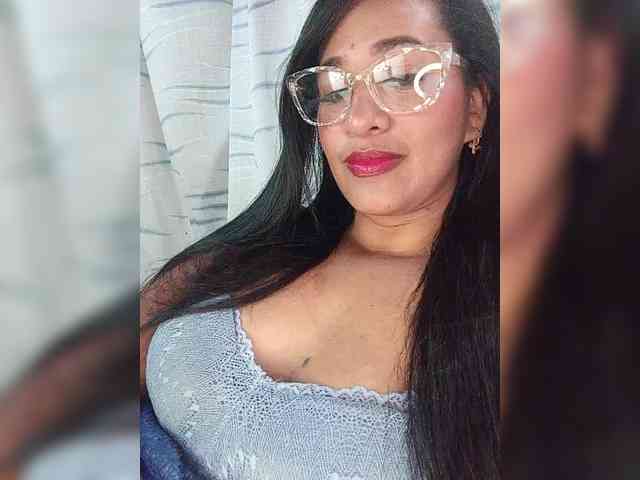 Letty33 webcam