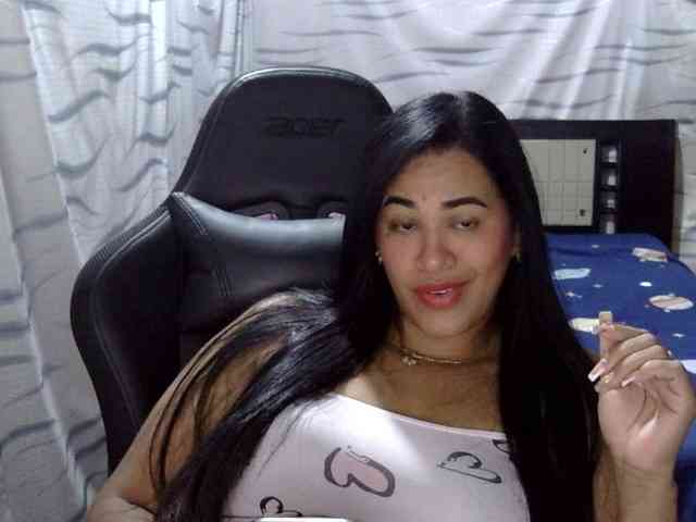 Letty33 webcam