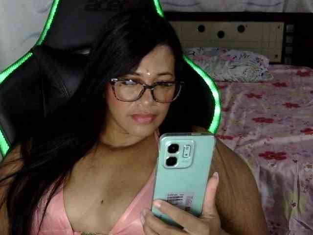 Letty33 webcam