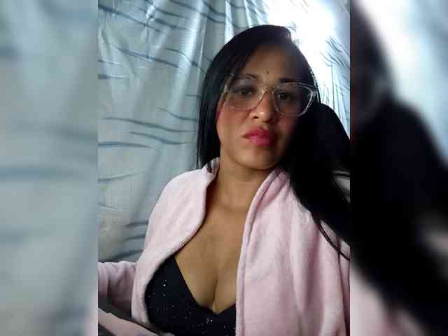 Letty33 webcam
