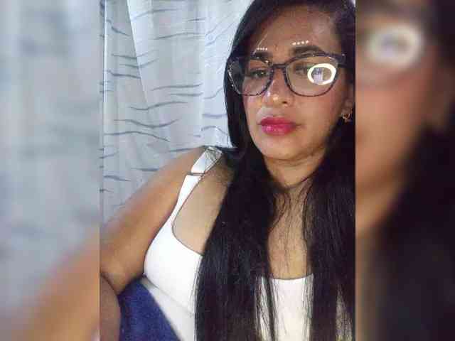 Letty33 webcam