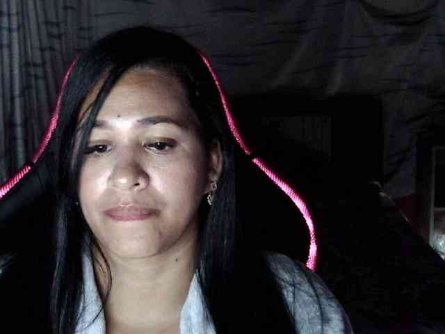 Letty33 webcam