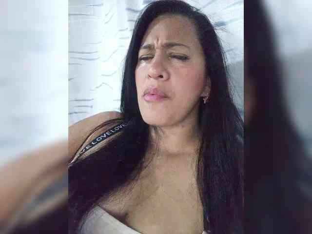 Letty33 webcam