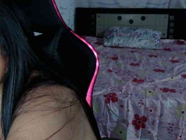 Letty33 webcam