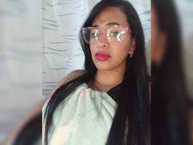 Letty33 webcam