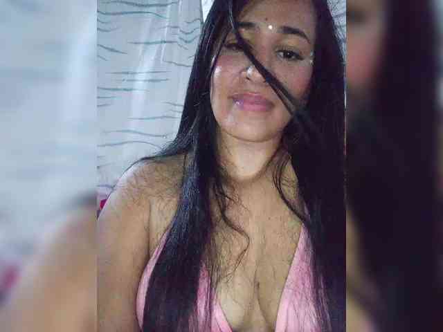 Letty33 webcam