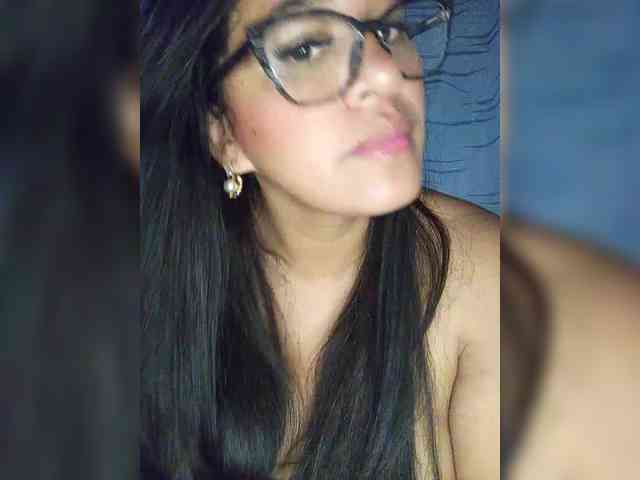 Letty33 webcam
