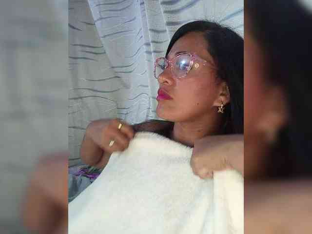 Letty33 webcam