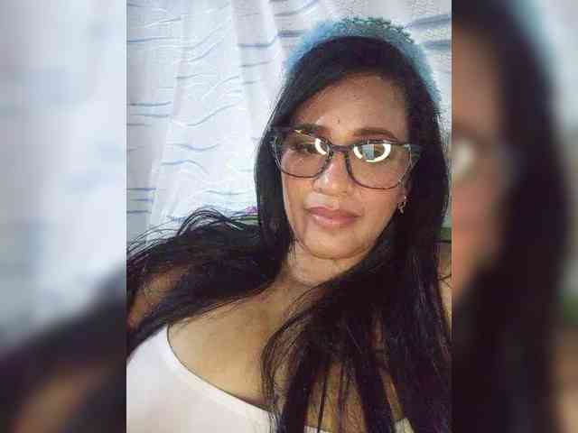 Letty33 webcam