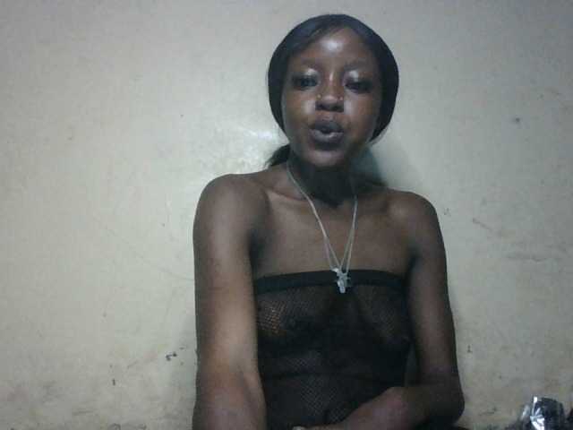 le modèle 1spicy est en webcam porno dans un show sur le site bongacams, il possède les tags suivants: Ebony,Brunette,Trimmed