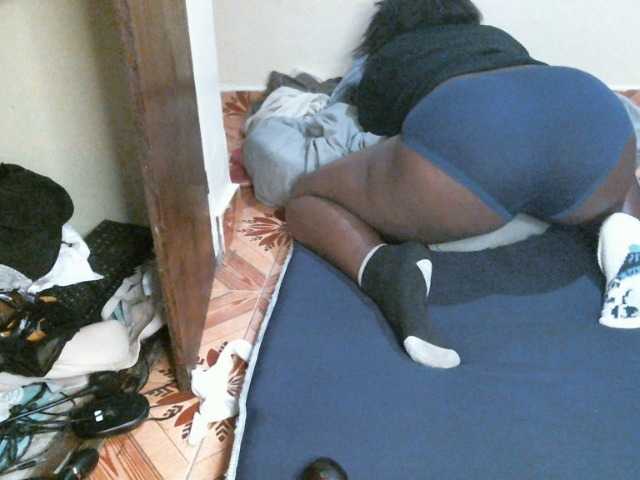 CuteLeilah's BongaCams show and profile