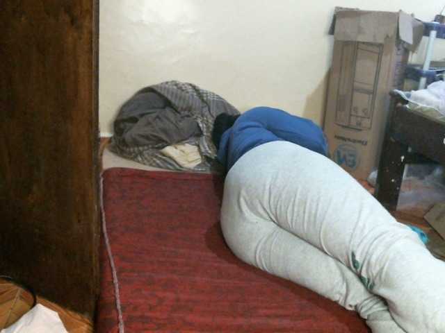 le modèle CuteLeilah est en webcam porno dans un show sur le site bongacams, il possède les tags suivants: Ebony,Brunette,Hairy