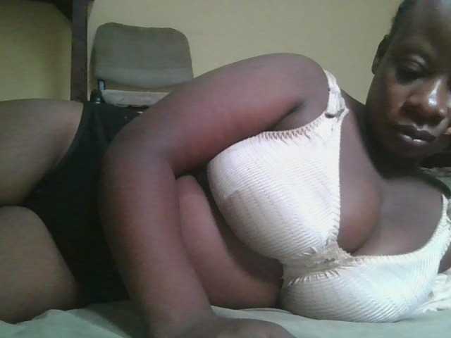 le modèle Swityass24 est en webcam porno dans un show sur le site bongacams, il possède les tags suivants: Ebony,Brunette,Trimmed