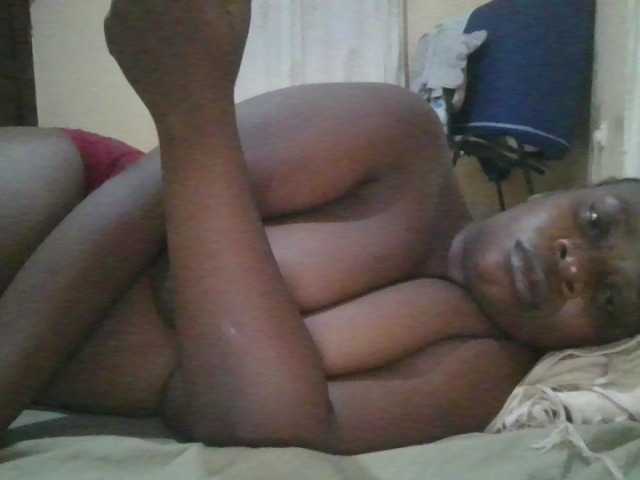 le modèle Swityass24 est en webcam porno dans un show sur le site bongacams, il possède les tags suivants: Ebony,Brunette,Trimmed