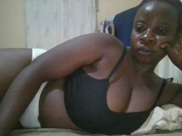 le modèle Swityass24 est en webcam porno dans un show sur le site bongacams, il possède les tags suivants: Ebony,Brunette,Trimmed