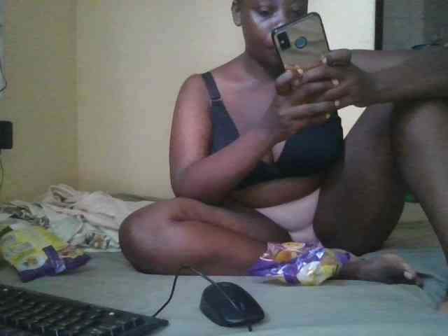 Swityass24 bongacams