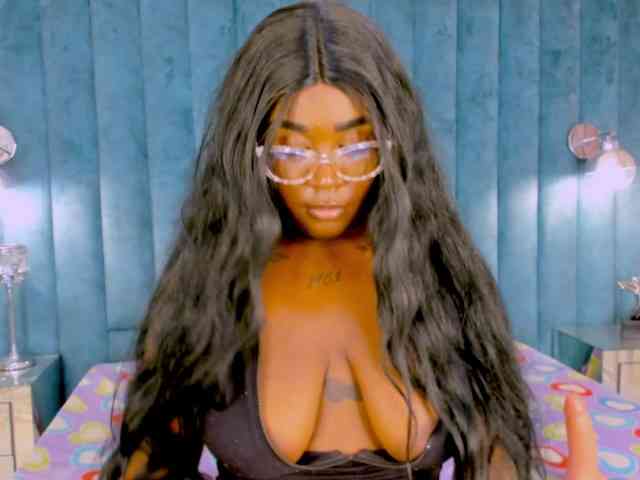 ZoeHudson webcam