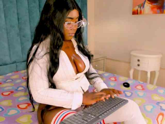 ZoeHudson webcam