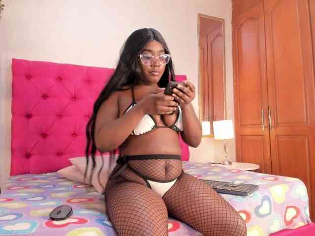 ZoeHudson webcam