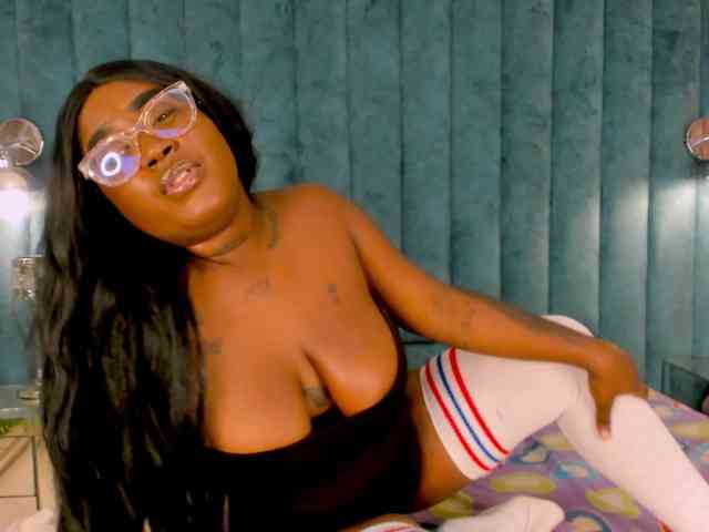 ZoeHudson webcam