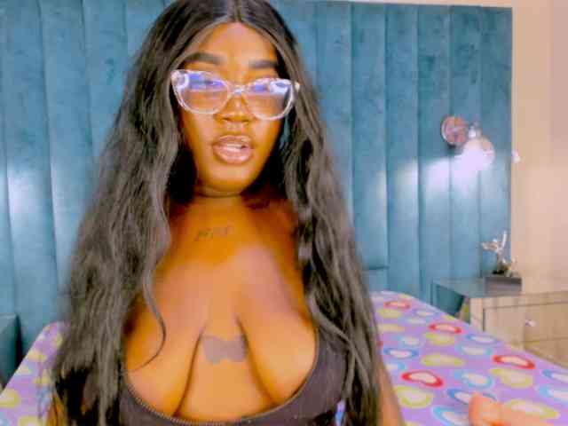 ZoeHudson webcam
