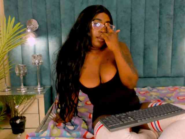 ZoeHudson webcam