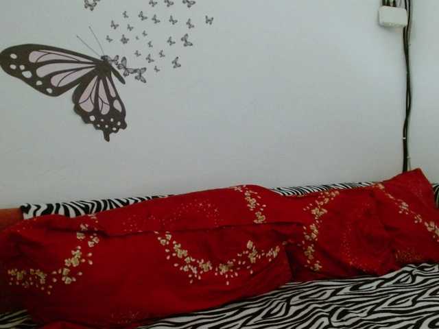 LadyHellene webcam